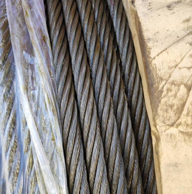 حبل أسلاك فولاذية مجلفنة 6x37 بقطر 10-22mm يُستخدم لآلات الرفع