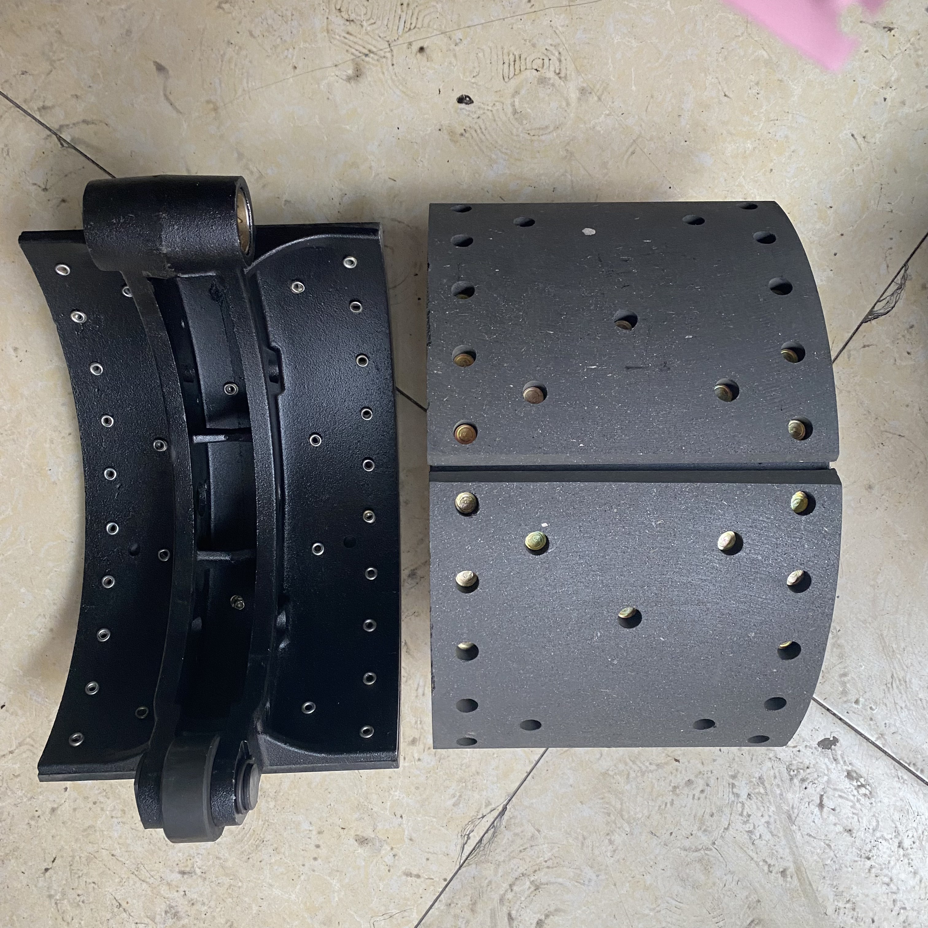 مجموعة حذاء فرامل خلفية 3502N12 لشاحنة الخدمة الشاقة FAW Jiefang CA153 نظام فرامل 180mm