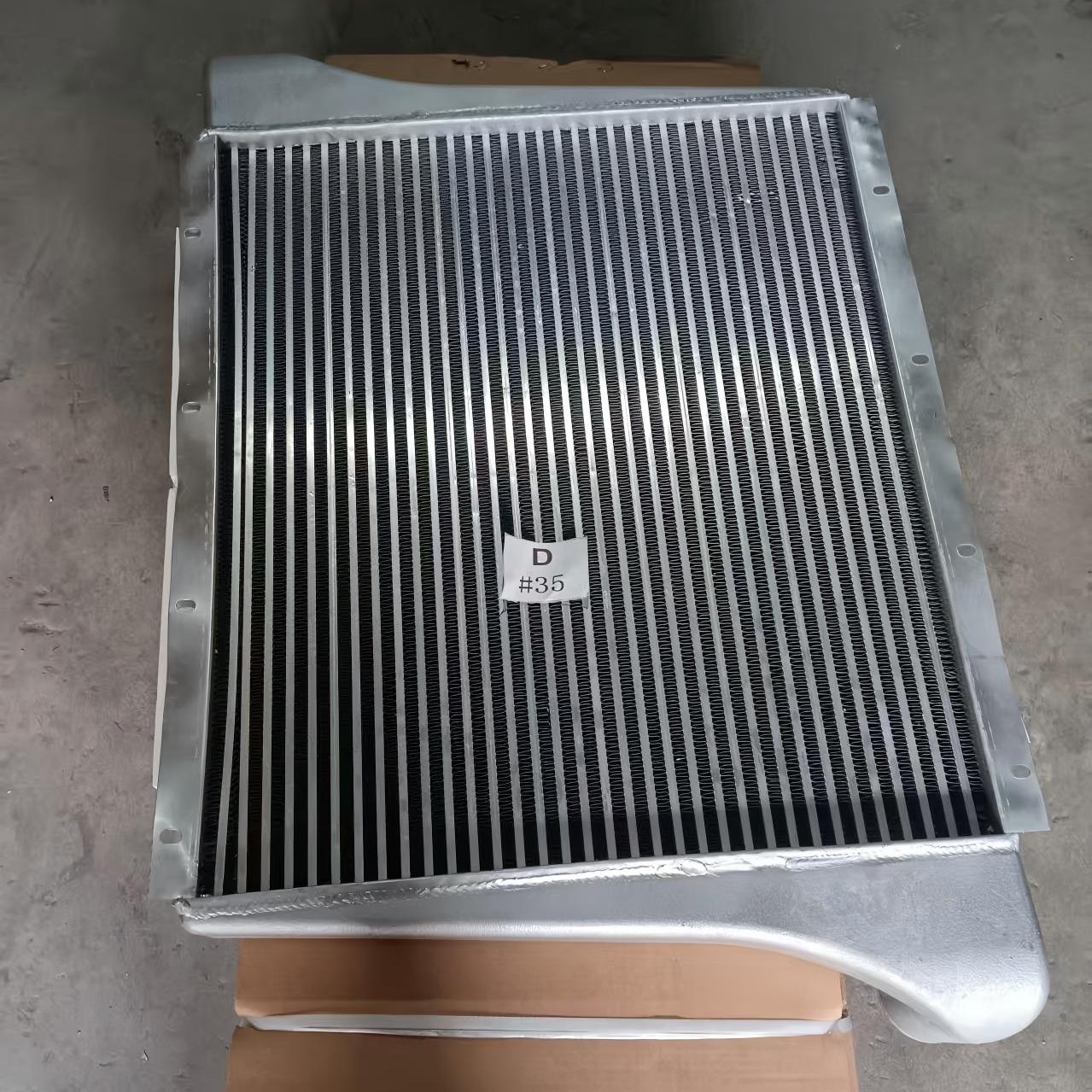 المبرد البيني WG9719530250 (0250) مبرد هواء شحن للخدمة الشاقة لنظام تبريد محرك SINOTRUK HOWO