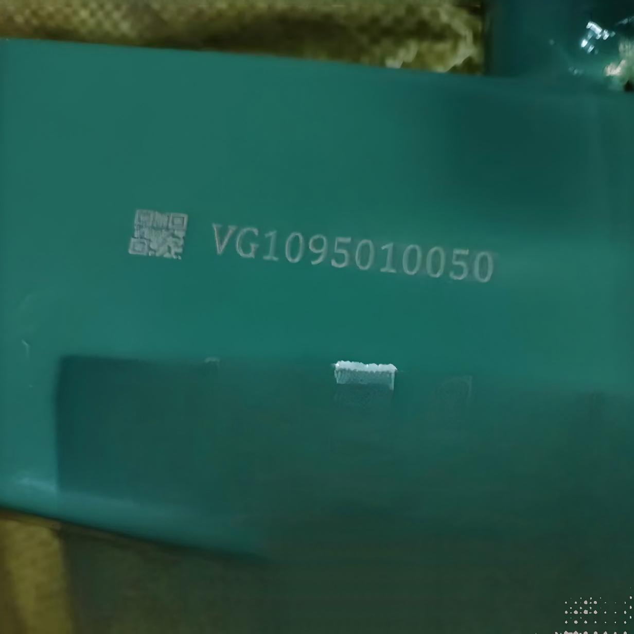 فاصل الزيت–الغاز VG1095010050 لشاحنة SINOTRUK HOWO الثقيلة (مهوّي علبة مرفق المحرك / فاصل PCV)