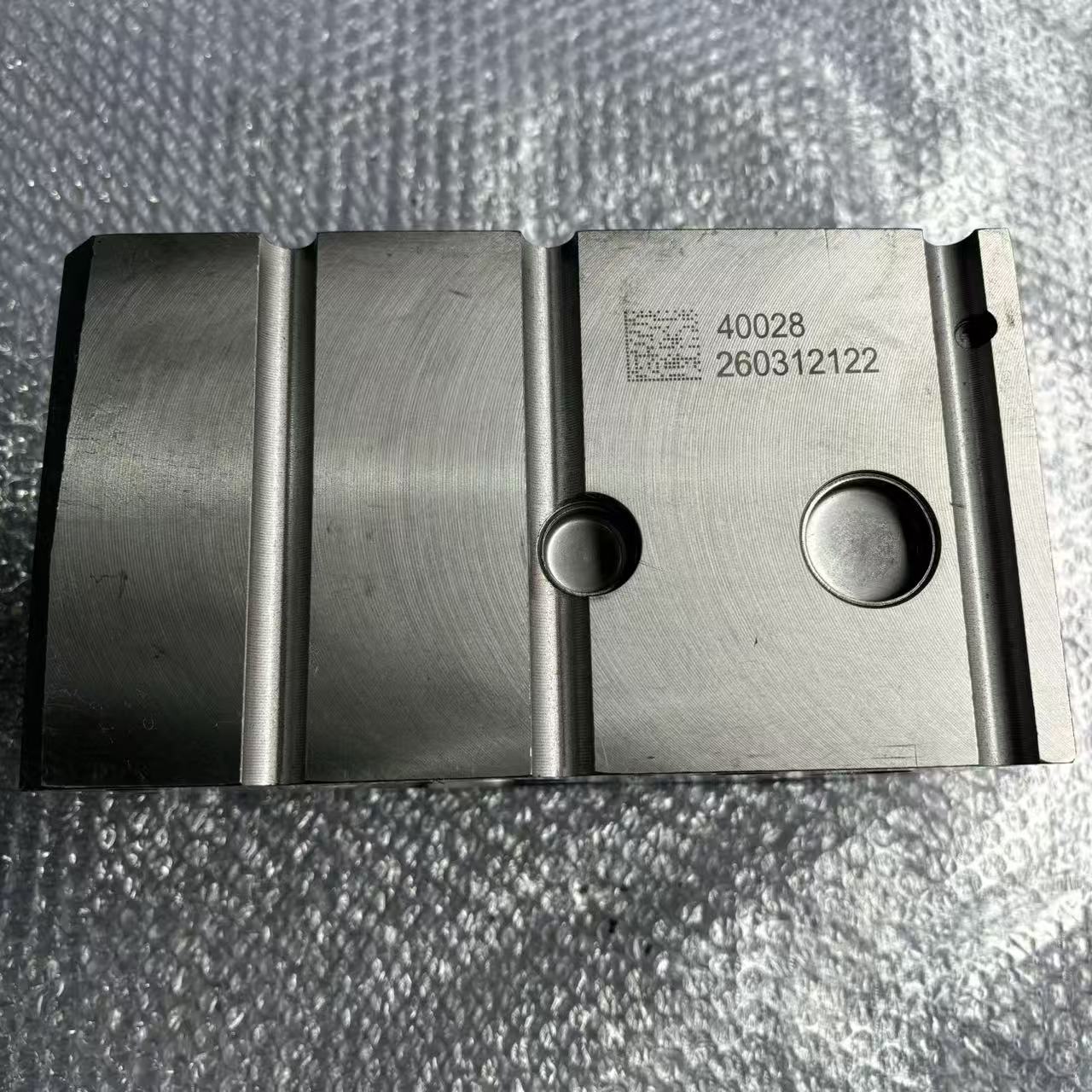 رأس أسطوانة المحرك AZ1096040028 ذو الصمامين بنظام الحقن المشترك لقطع غيار محركات الديزل HOWO