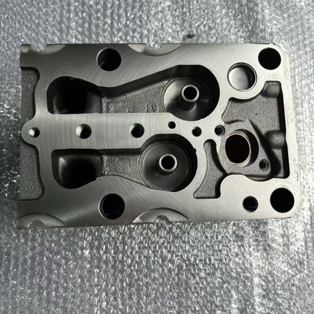 رأس أسطوانة المحرك ثنائي الصمامات P10 رقم 61260040362 لقطع محركات الديزل للشاحنات الثقيلة