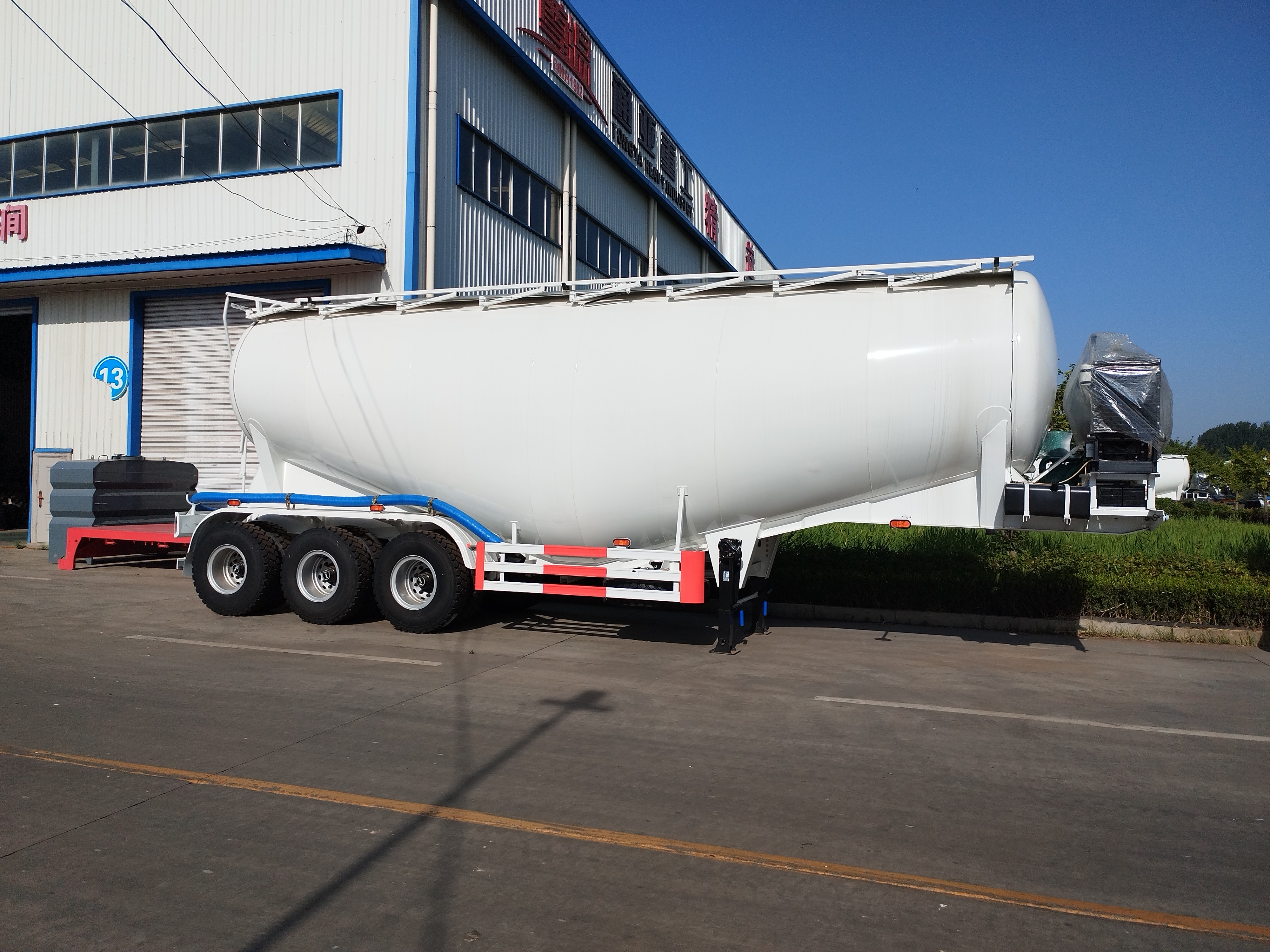مقطورة صهريج أسمنت سائب 45CBM ذات 3-محاور