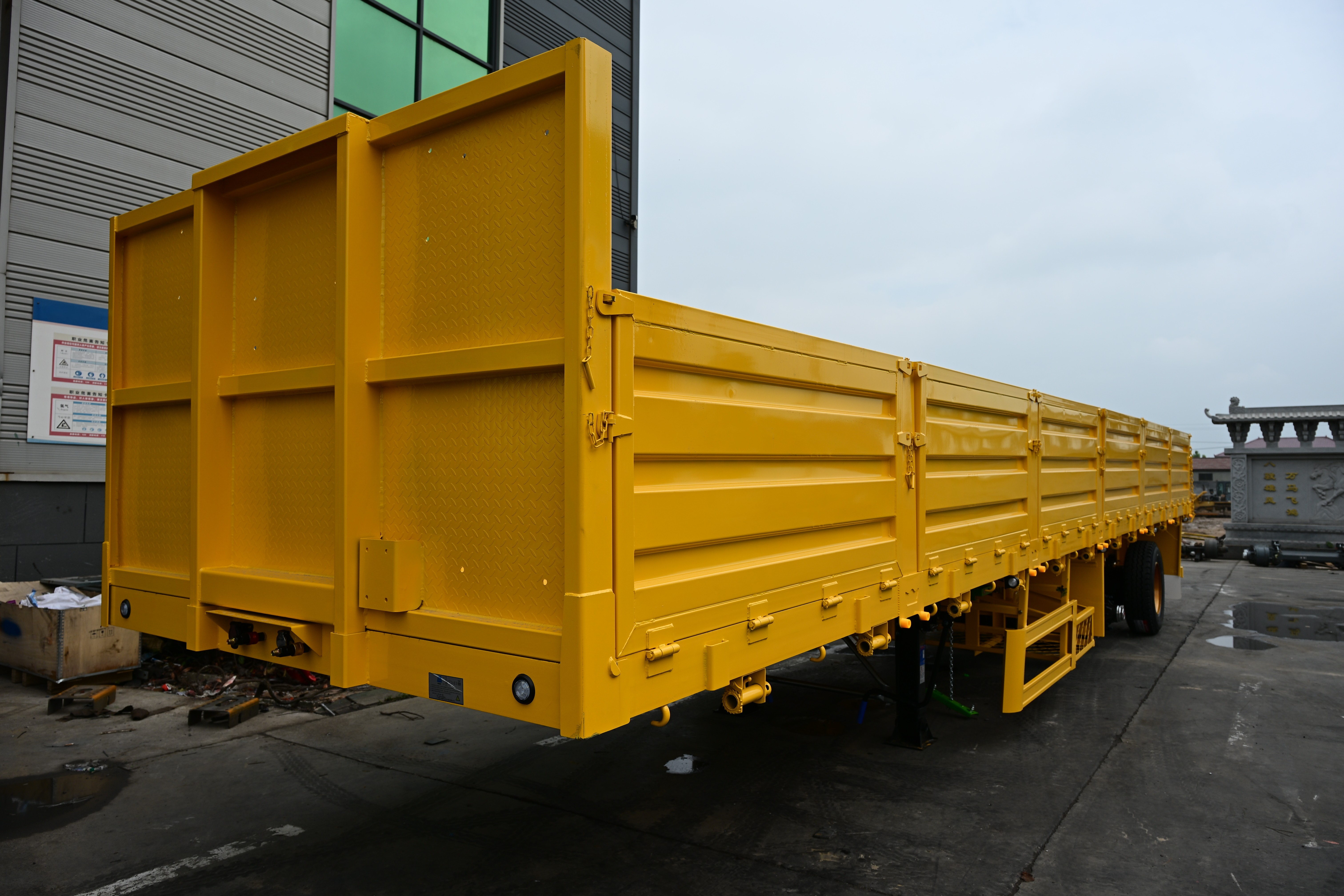 Trela la Nusu la Gari la 4-Axle Sidewall lenye Axle ya Kuinua