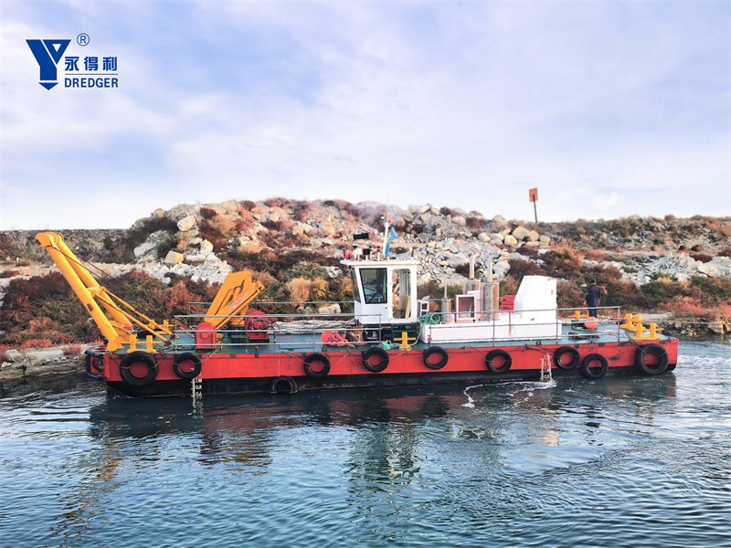قارب العمل