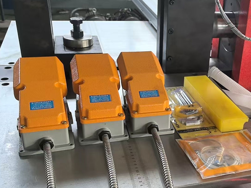 ما الذي يجب التحقق منه قبل شراء آلة CNC للخدمة الشاقة لمعالجة قضبان التوصيل في مصانع المحولات
