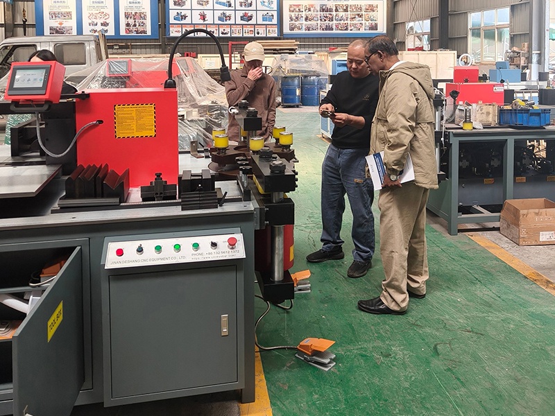 قصة نجاح: اشترت شركة ELITE TECHNOLOGIES LIMITED 5 مجموعات من آلة قضبان التوصيل النحاسية DXJ-803CN