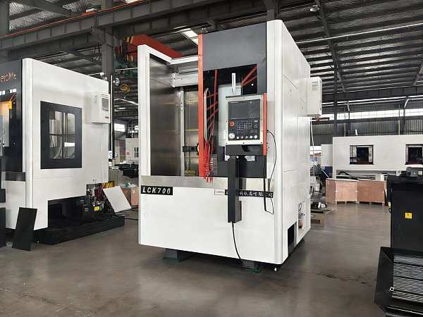 حل مخرطة CNC عمودية عالية الأداء لإنتاج محاور العجلات الكبيرة في إيران