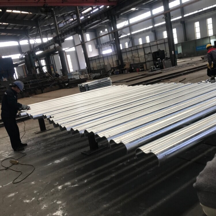 أعمدة كهربائية مجلفنة