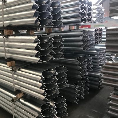 أعمدة كهربائية مجلفنة