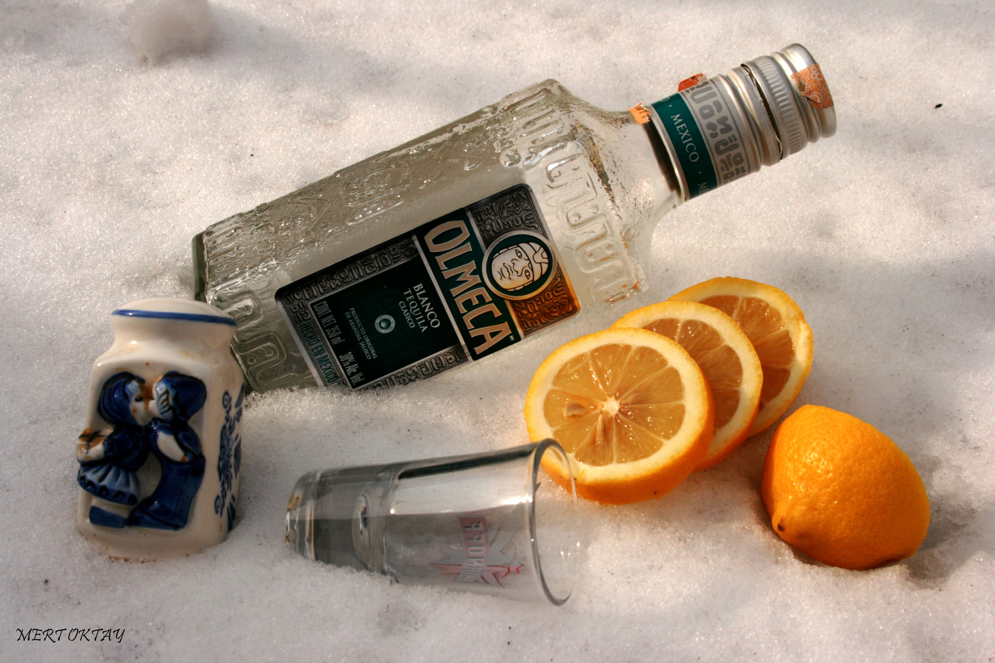 اتجاهات تصميم زجاجات المشروبات الكحولية: ما هو الرائج في عام 2023؟