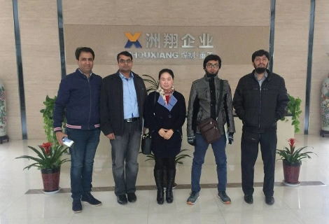 تقوم شركة البناء الباكستانية بشراء معدات الهياكل الفولاذية عالية الجودة