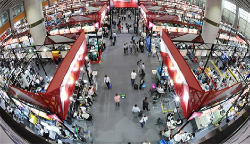 Zhouxiang يحضر معرض كانتون