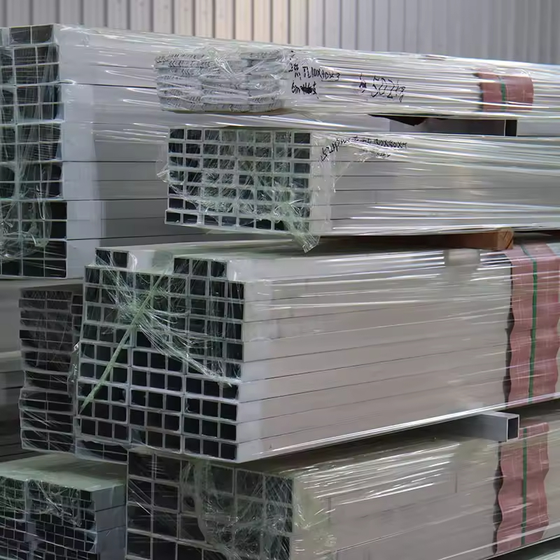 أنبوب ألومنيوم مربع