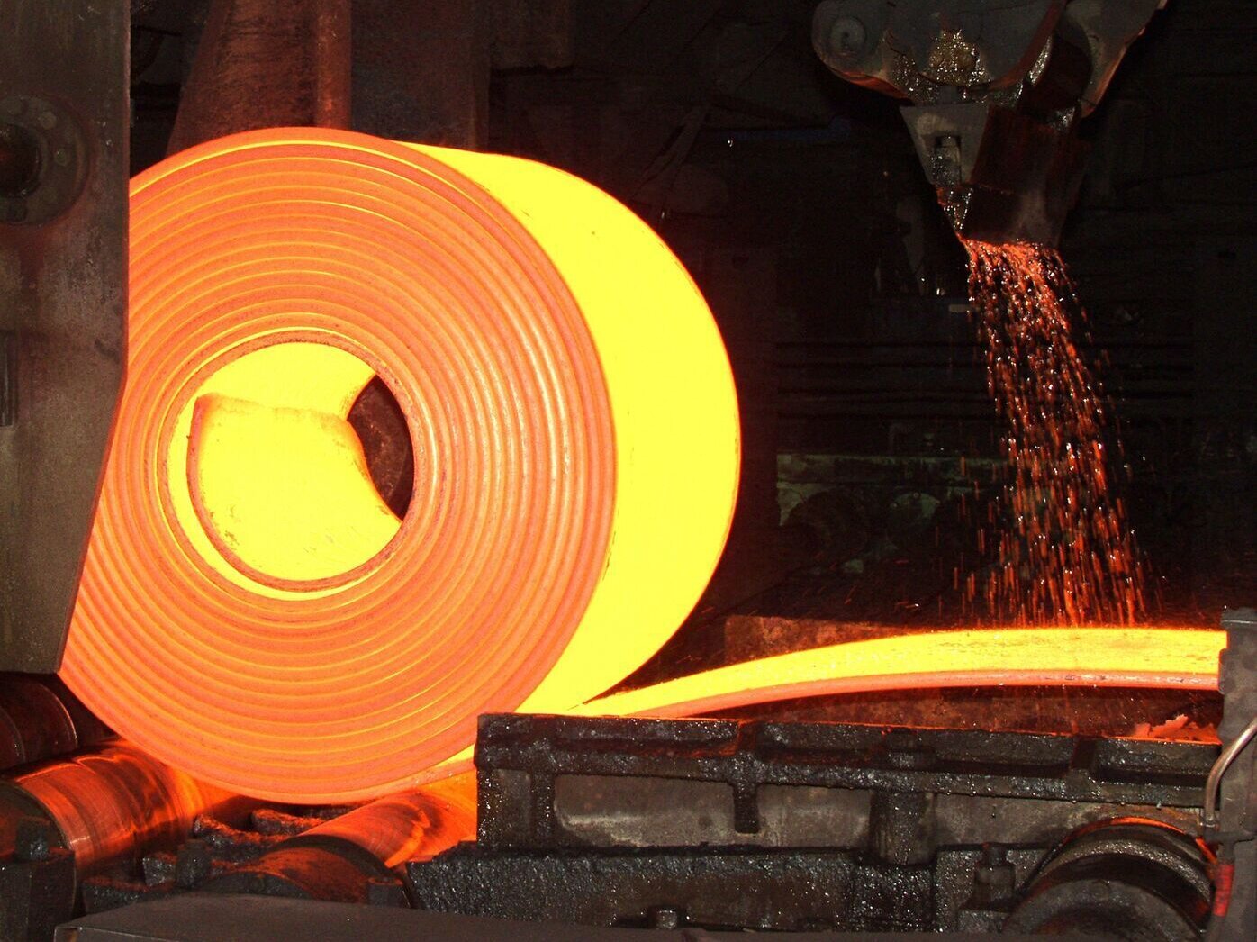 لفائف المدرفلة الساخنة