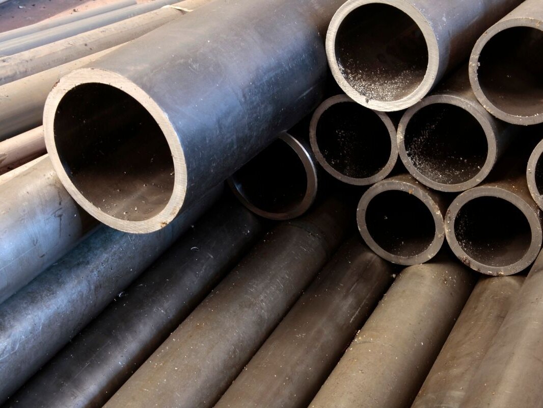 أنبوب من الصلب الكاربوني