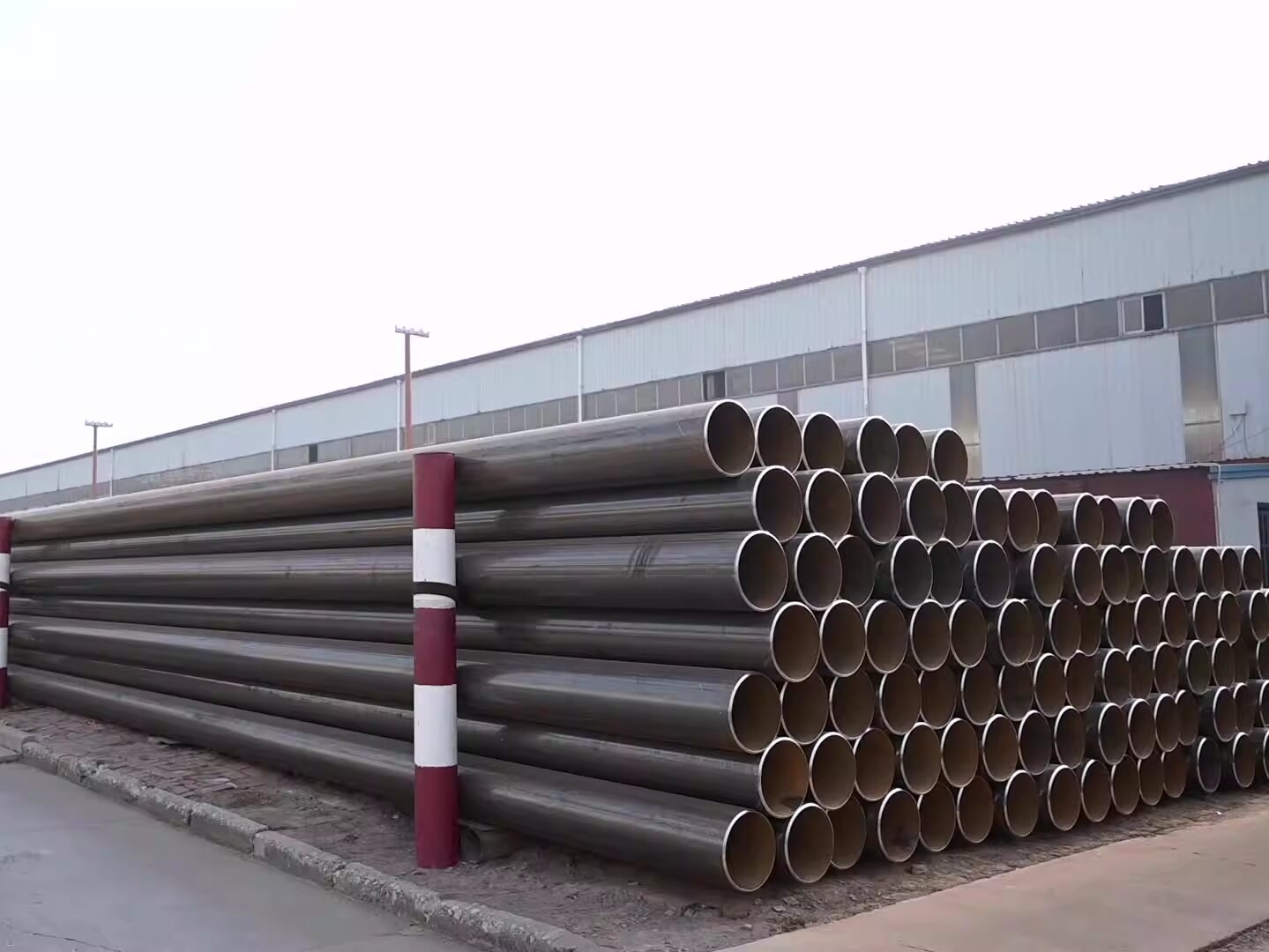 أنبوب من الصلب الكاربوني