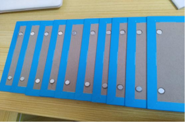 ماكينة لصق المغناطيس الأوتوماتيكية