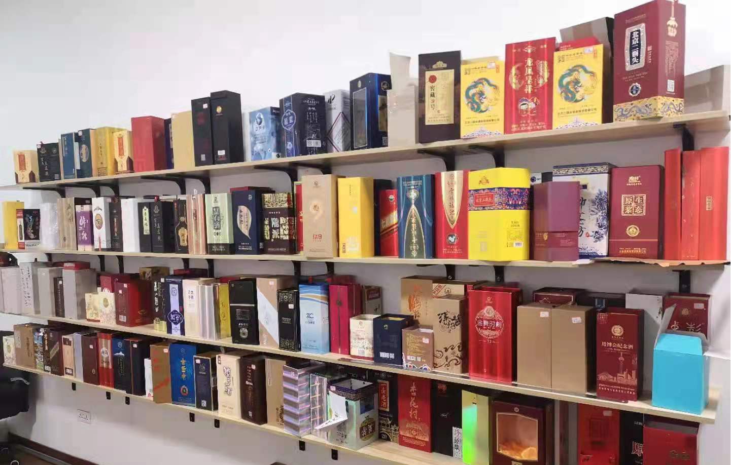 آلة صنع علب النبيذ الأوتوماتيكية بالكامل