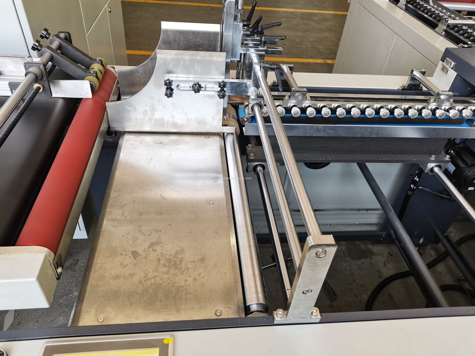 آلة قطع الزوايا باتجاه واحد