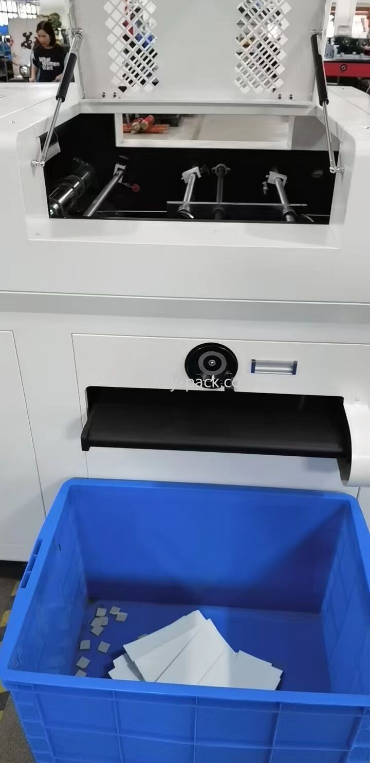 آلة الحز الأوتوماتيكية المزدوجة للكرتون على شكل حرف V 