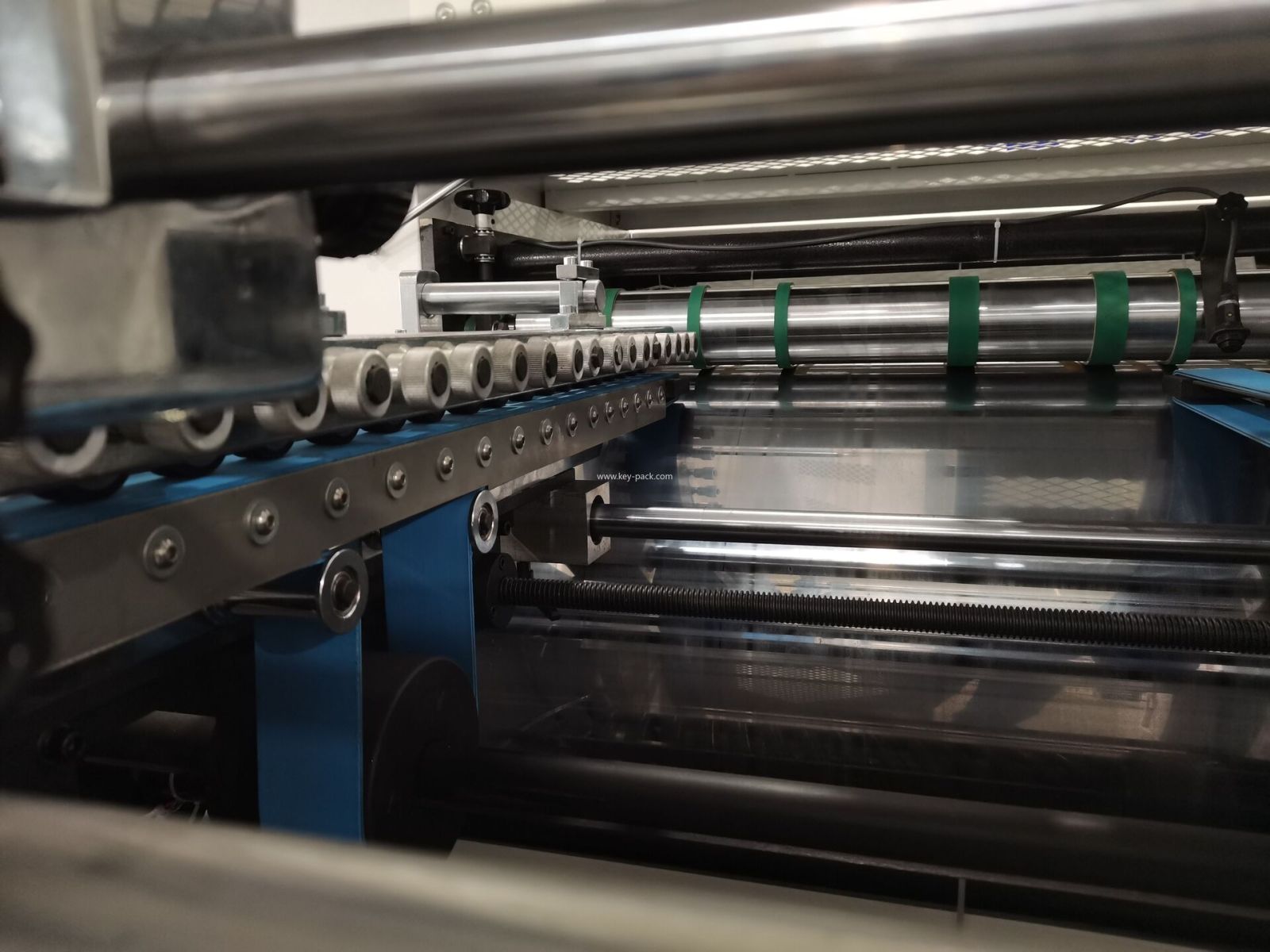 آلة الحز الأوتوماتيكية المزدوجة للكرتون على شكل حرف V 