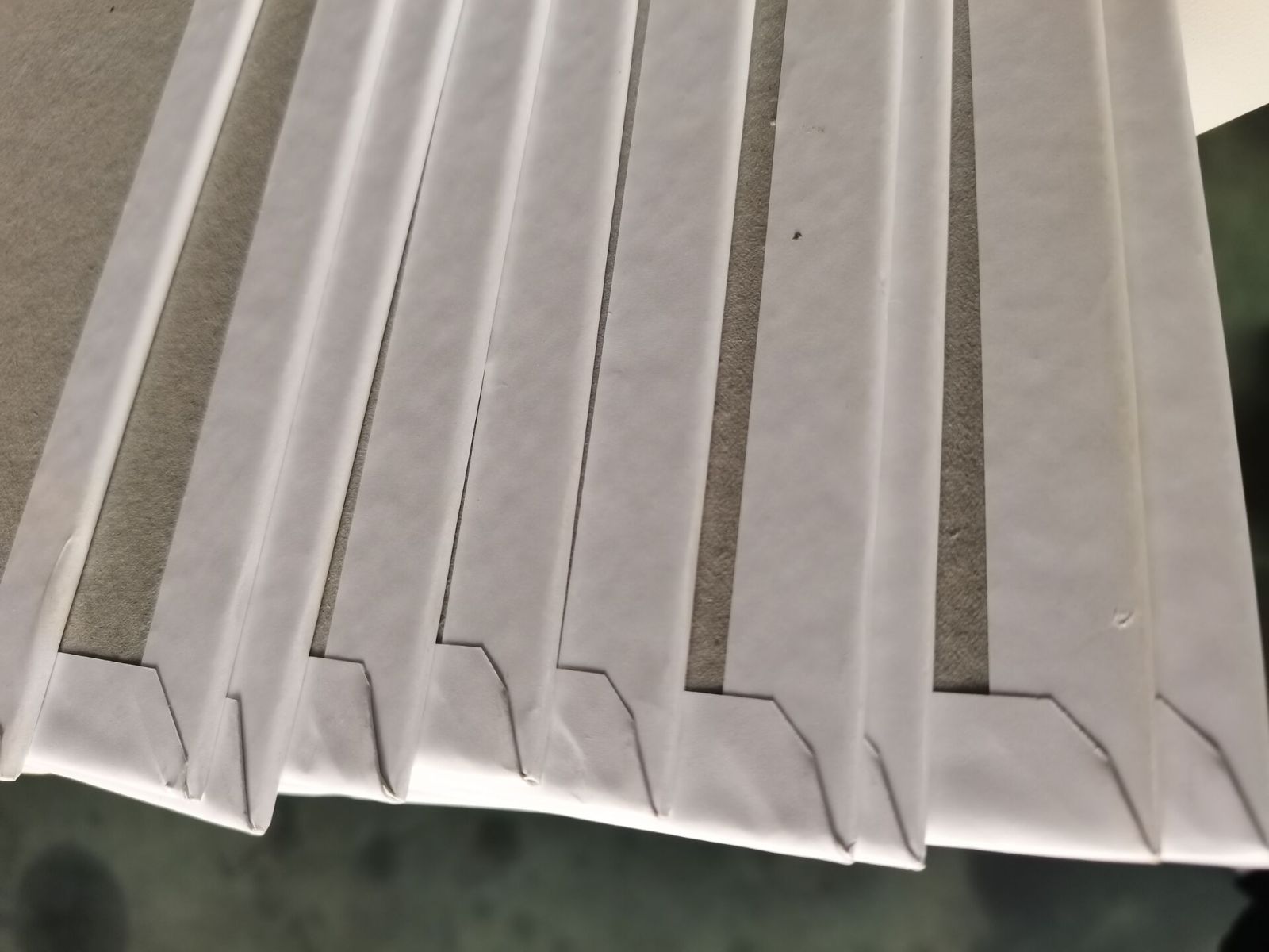 ماكينة تصنيع العلب الأوتوماتيكية