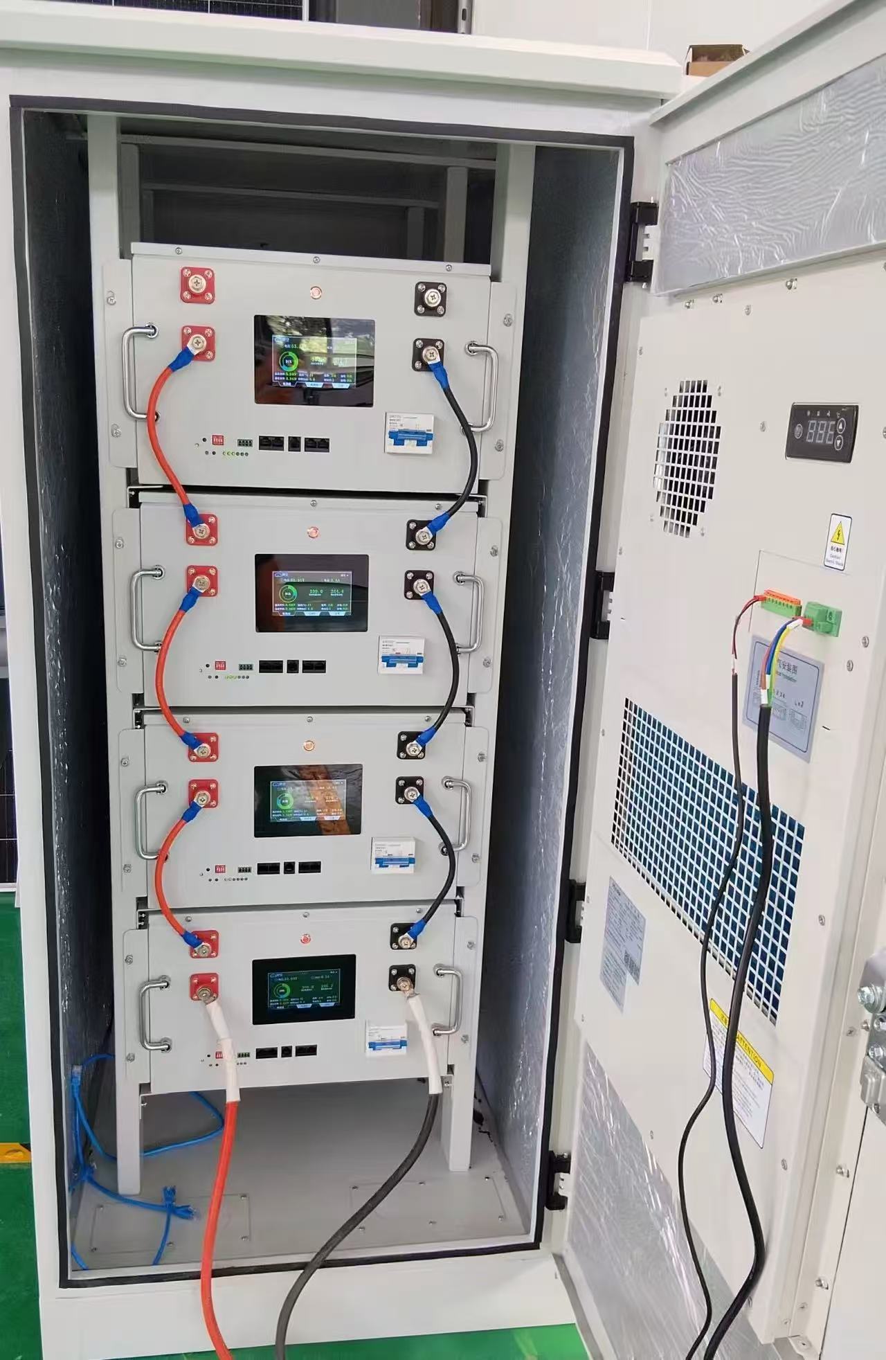 بطارية ليثيوم مثبتة على الرف 51.2V 100AH