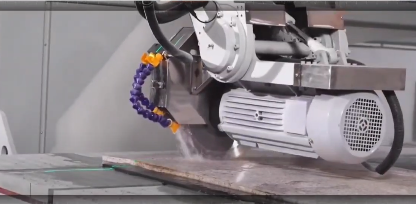 منشار جسري رباعي المحاور GQ-3220B