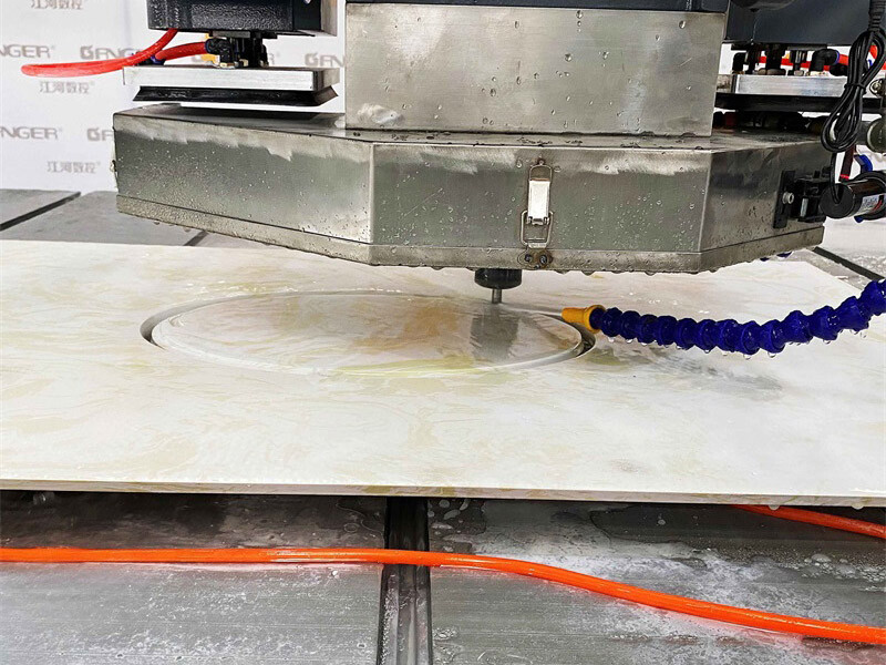 المنشار الجسري ذو 5 محاور GQ-3220C