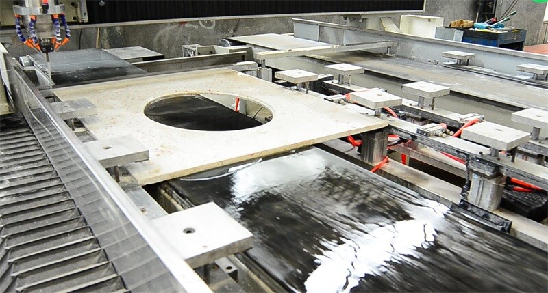 جهاز التوجيه باستخدام الحاسب الآلي فوق السطح GSY-83D