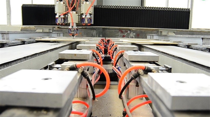 جهاز التوجيه باستخدام الحاسب الآلي فوق السطح GSY-83D