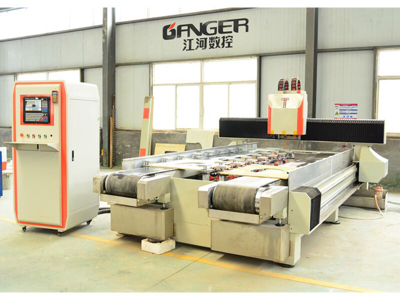 جهاز التوجيه باستخدام الحاسب الآلي فوق السطح GSY-83D