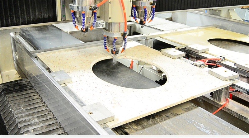 جهاز التوجيه باستخدام الحاسب الآلي فوق السطح GSY-83D