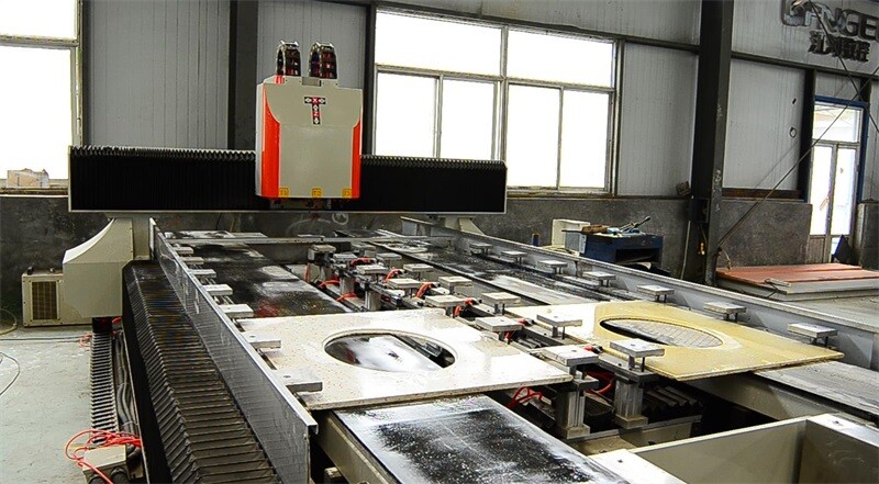 جهاز التوجيه باستخدام الحاسب الآلي فوق السطح GSY-83D