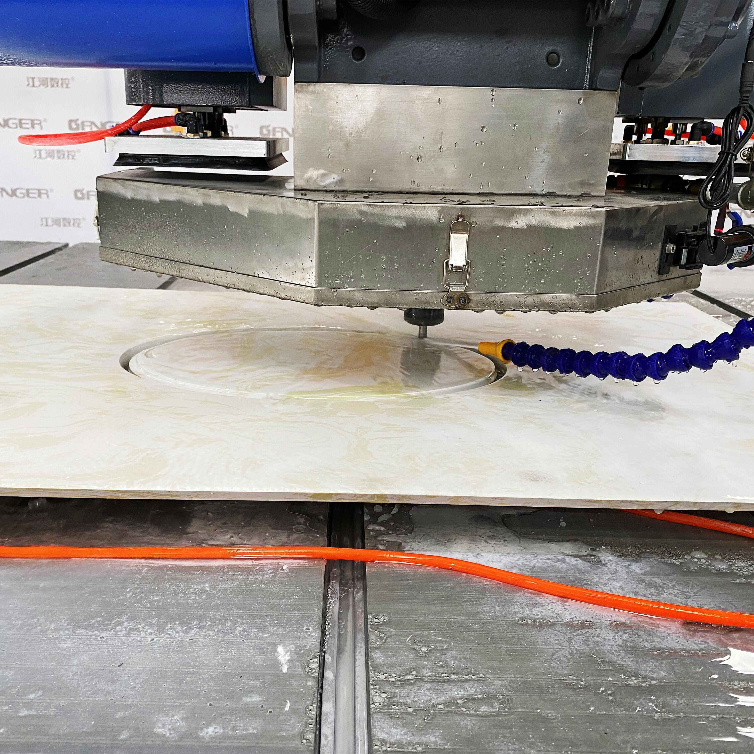 المنشار الجسري ذو 5 محاور GQ-3220DS