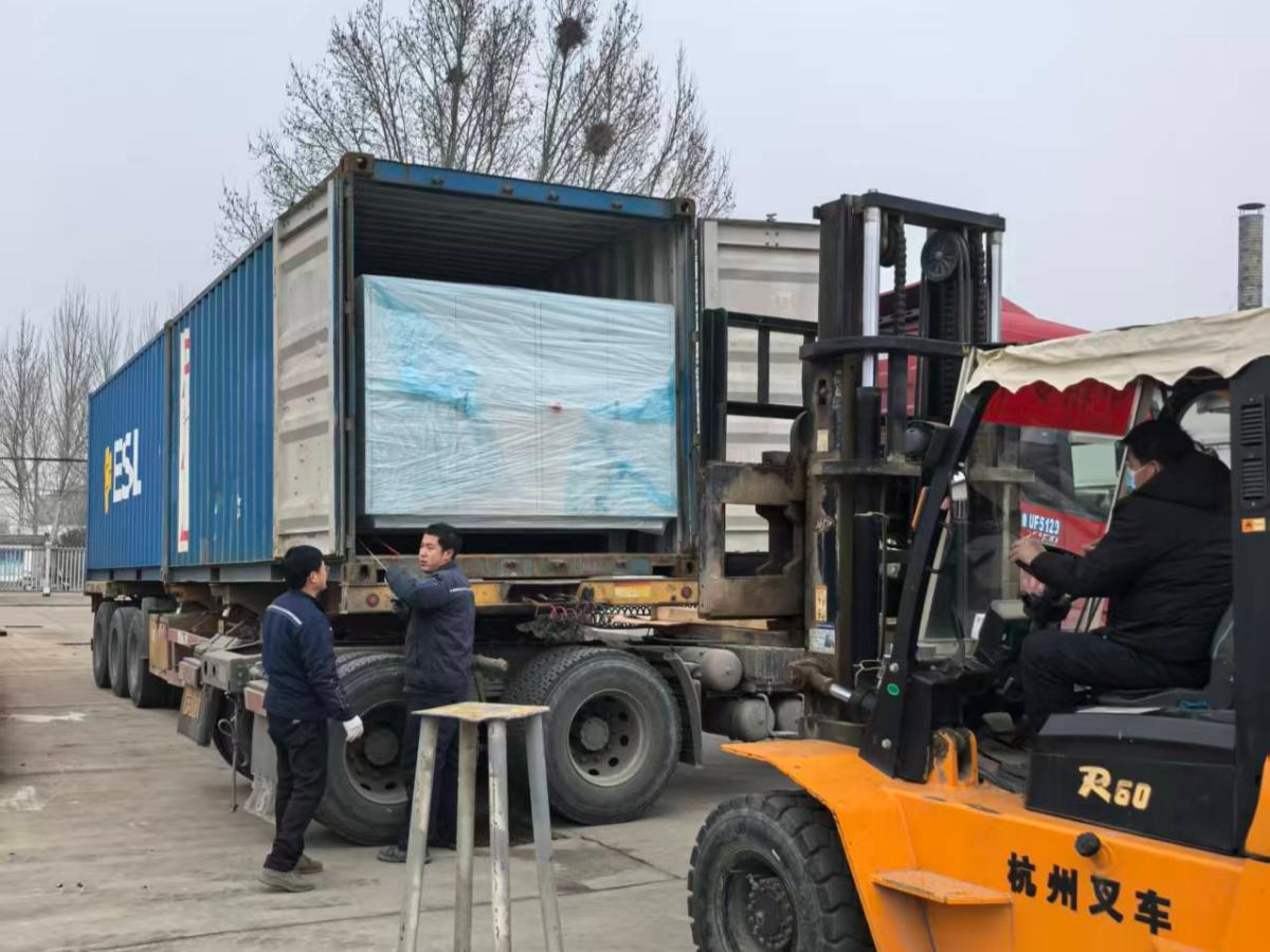 شحنة مراكز CNC لأسطح الحجر GQ-3015PLUS إلى البرازيل