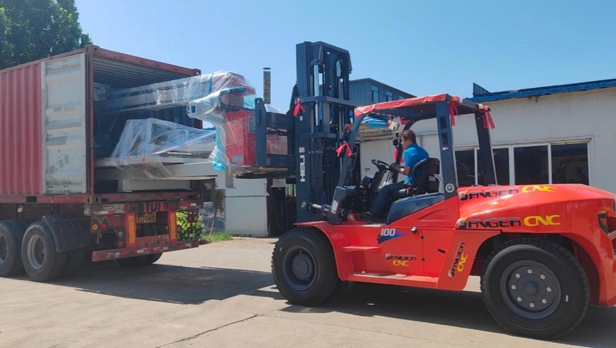 تم شحن آلة قطع الحجر CNC رباعية المحاور 3320B لطلبية متكررة إلى رومانيا