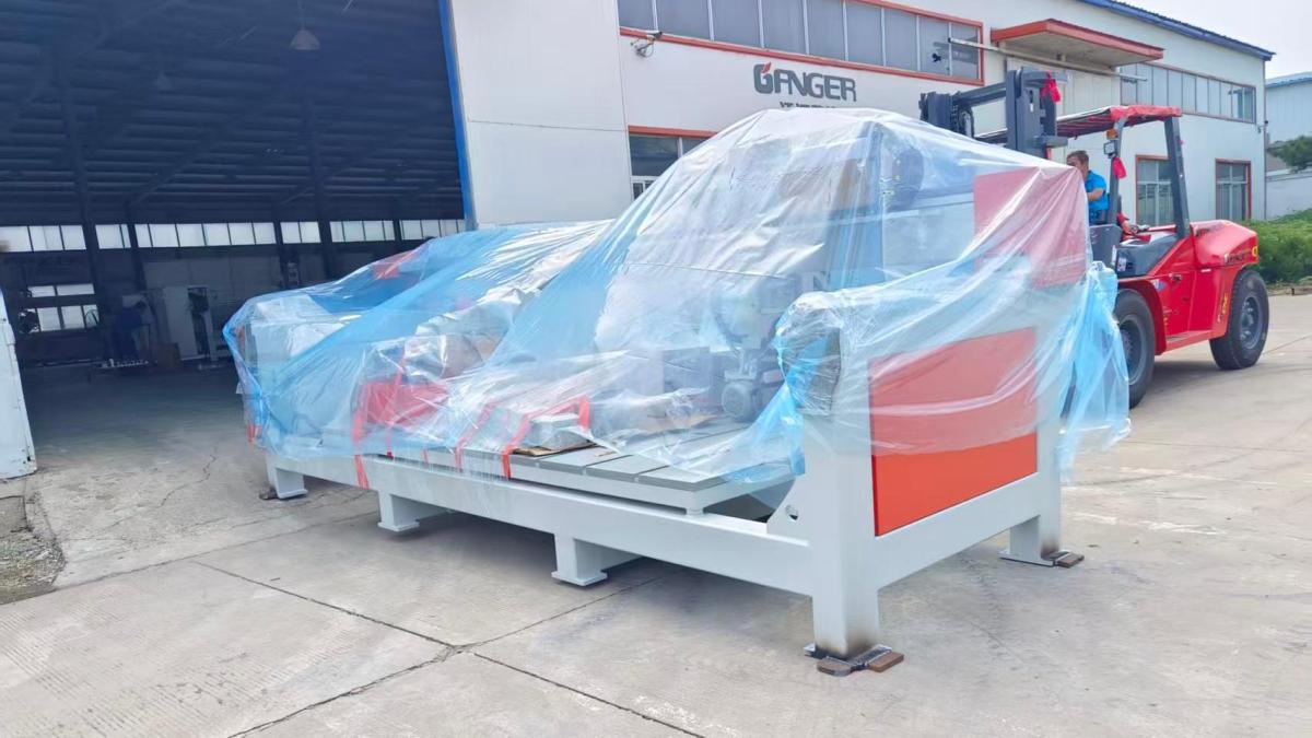 تم شحن آلة قطع الحجر CNC رباعية المحاور 3320B لطلبية متكررة إلى رومانيا