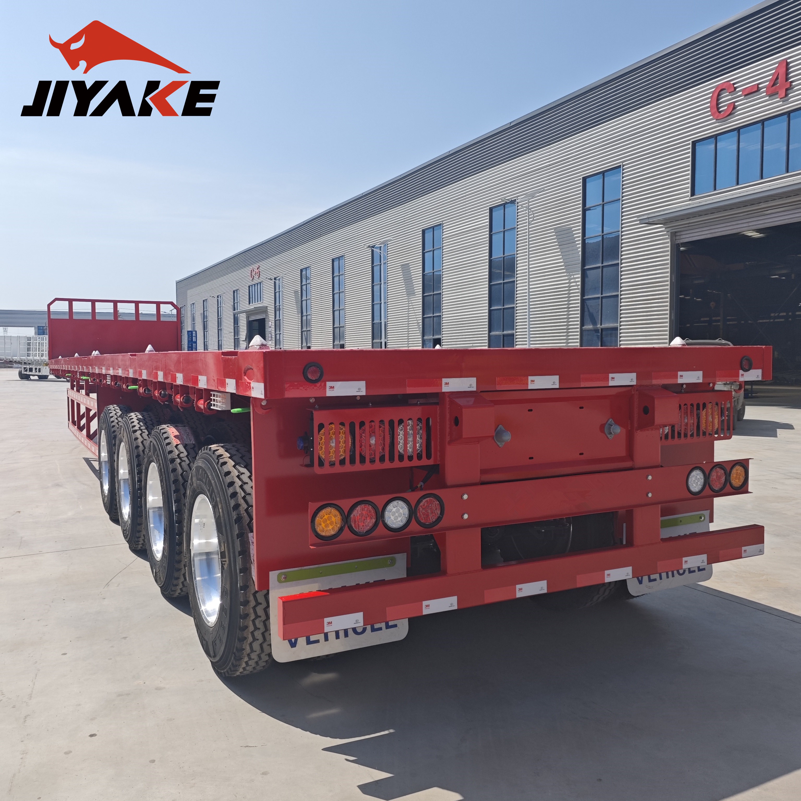 مقطورة مسطحة بأربعة محاور