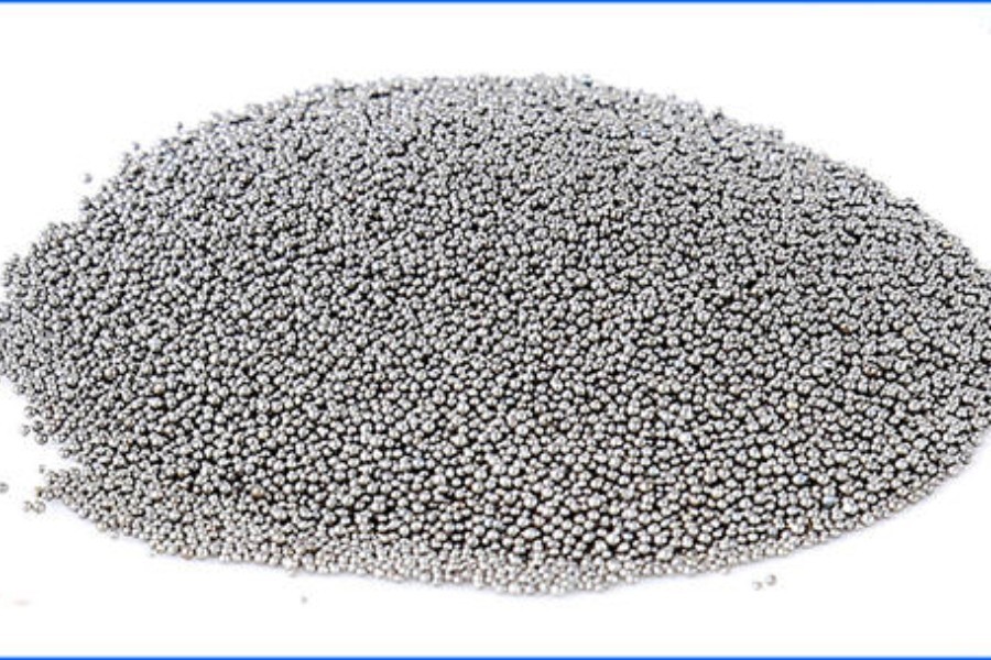 وقد تسبب الصيد الجائربانخفاض مخزون الأسماك.