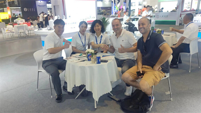 ووضع فرق محليةمن يستطيع تطوير خطط الحفظ ،