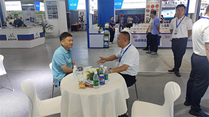 ووضع فرق محليةمن يستطيع تطوير خطط الحفظ ،