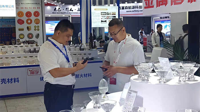 ووضع فرق محليةمن يستطيع تطوير خطط الحفظ ،