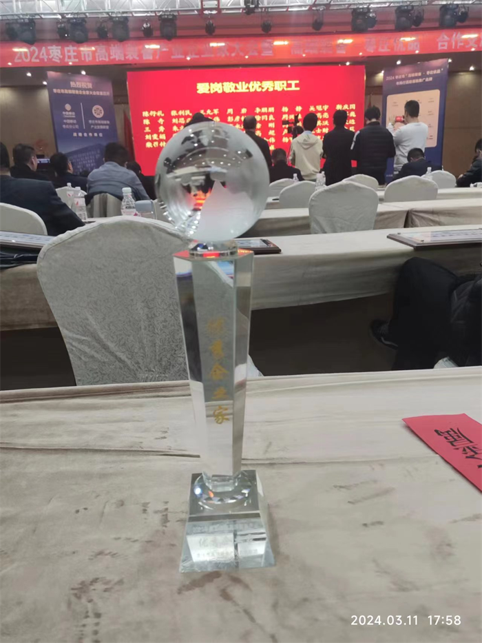 قادة الحكومة وأصحاب المصلحة المحليين