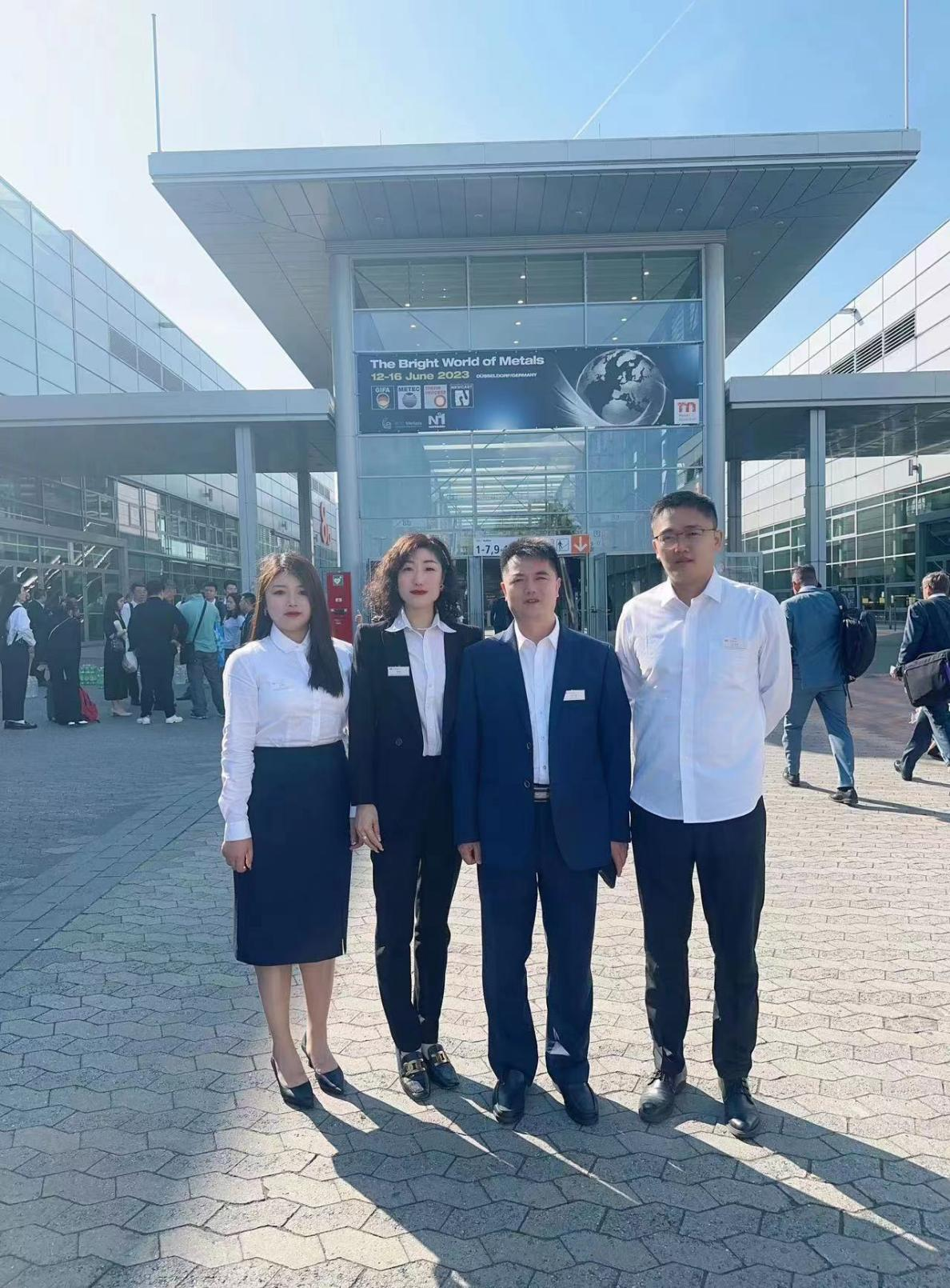 وقد تسبب الصيد الجائربانخفاض مخزون الأسماك.