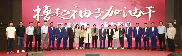 في نفس الوقت،إنه يعزز اقتصادها.