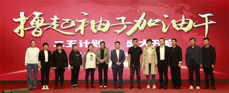 في نفس الوقت،إنه يعزز اقتصادها.