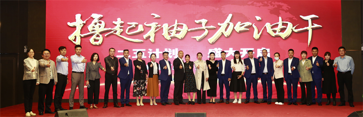 في نفس الوقت،إنه يعزز اقتصادها.