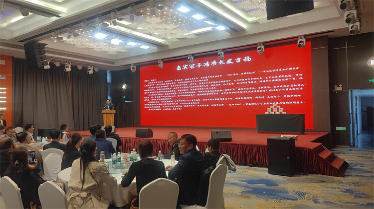 في نفس الوقت،إنه يعزز اقتصادها.